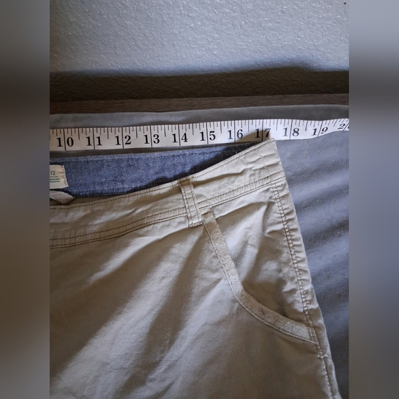 Woolrich Convertible Roll-up Bermuda Shorts Beige Stretchy Sz 12 Minimalist - Picture 5 of 6